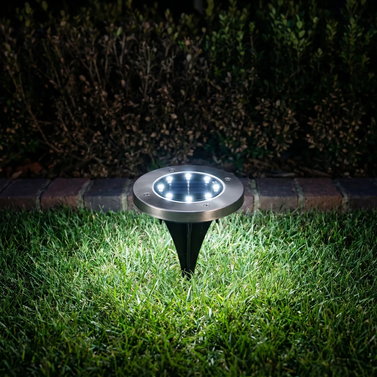 Solarne lampy najazdowe LED do ogrodu i ścieżek