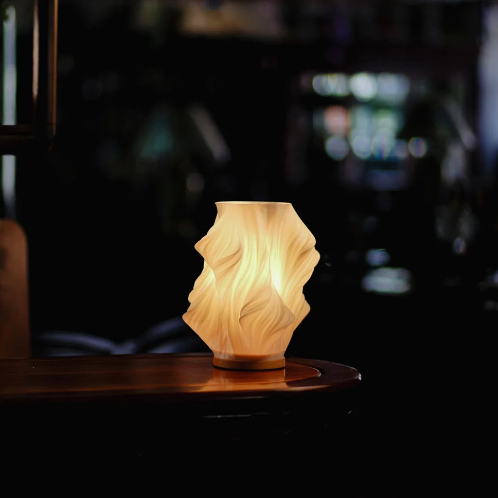 Stylowa lampa stołowa wave creast LED do nowoczesnych wnętrz