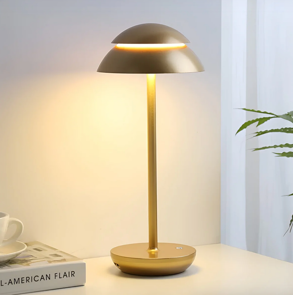 Lampa stołowa LumaShroom w kształcie grzybka, ściemniana dotykiem