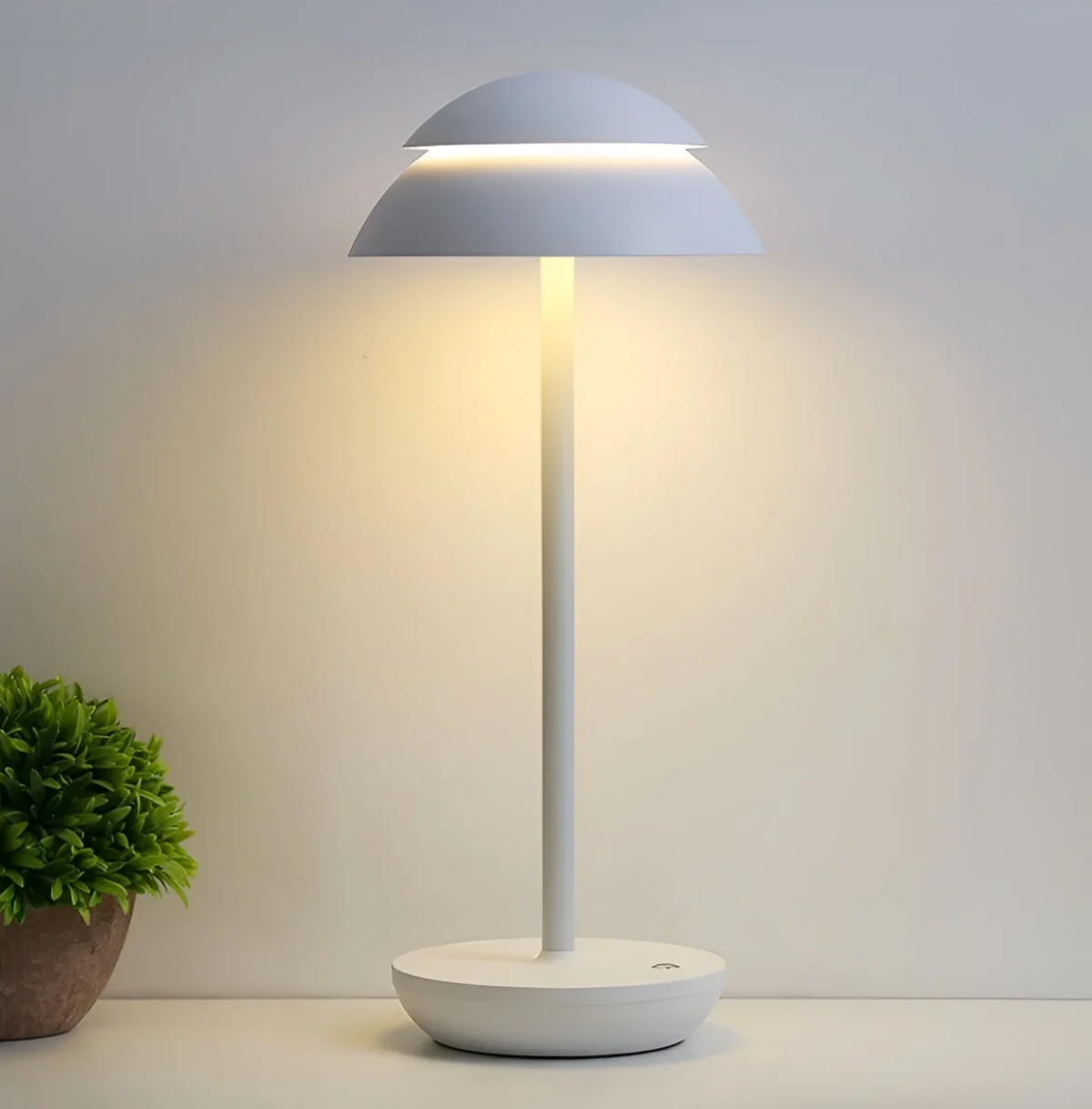 Lampa stołowa LumaShroom w kształcie grzybka, ściemniana dotykiem