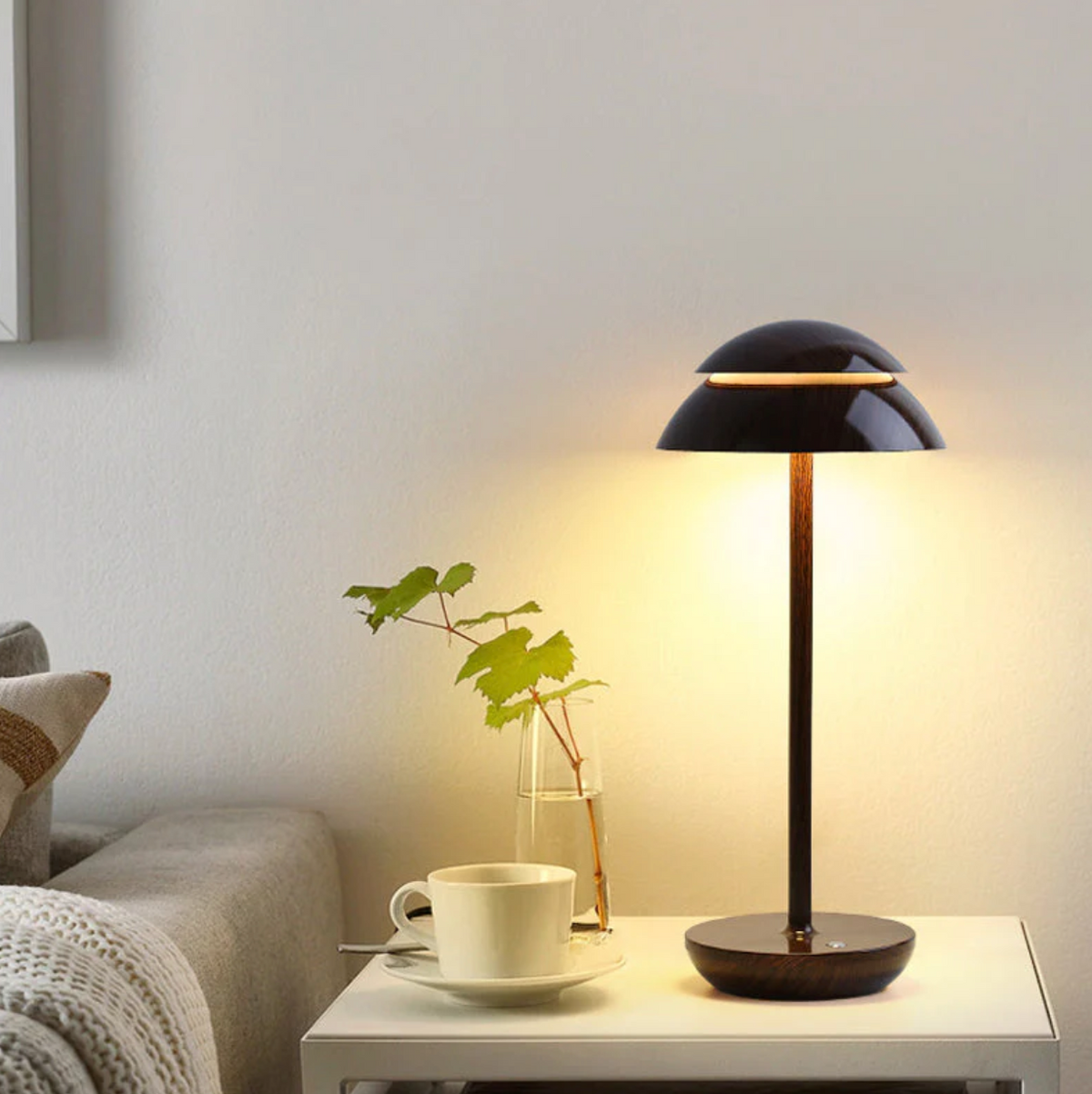 Lampa stołowa LumaShroom w kształcie grzybka, ściemniana dotykiem