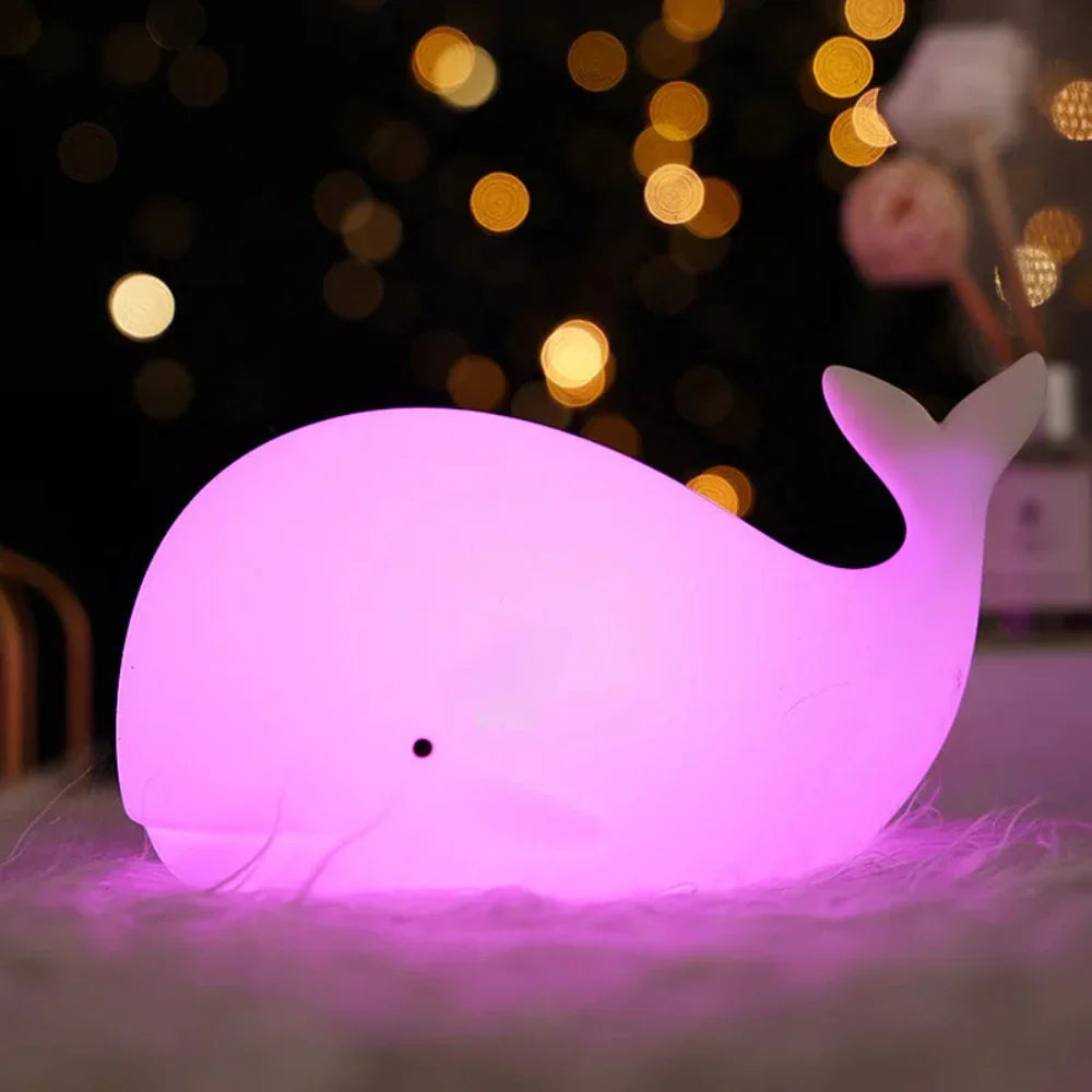 Uspokajająca lampka nocna LED Whale z ciepłym światłem