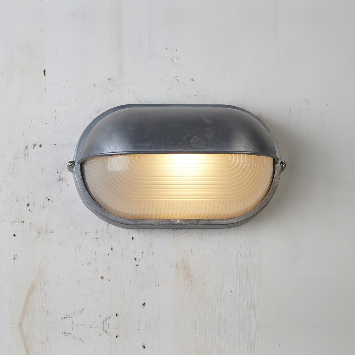 Wytrzymała trwała odporna na warunki atmosferyczne lampa ścienna zewnętrzna o industrialnym designie