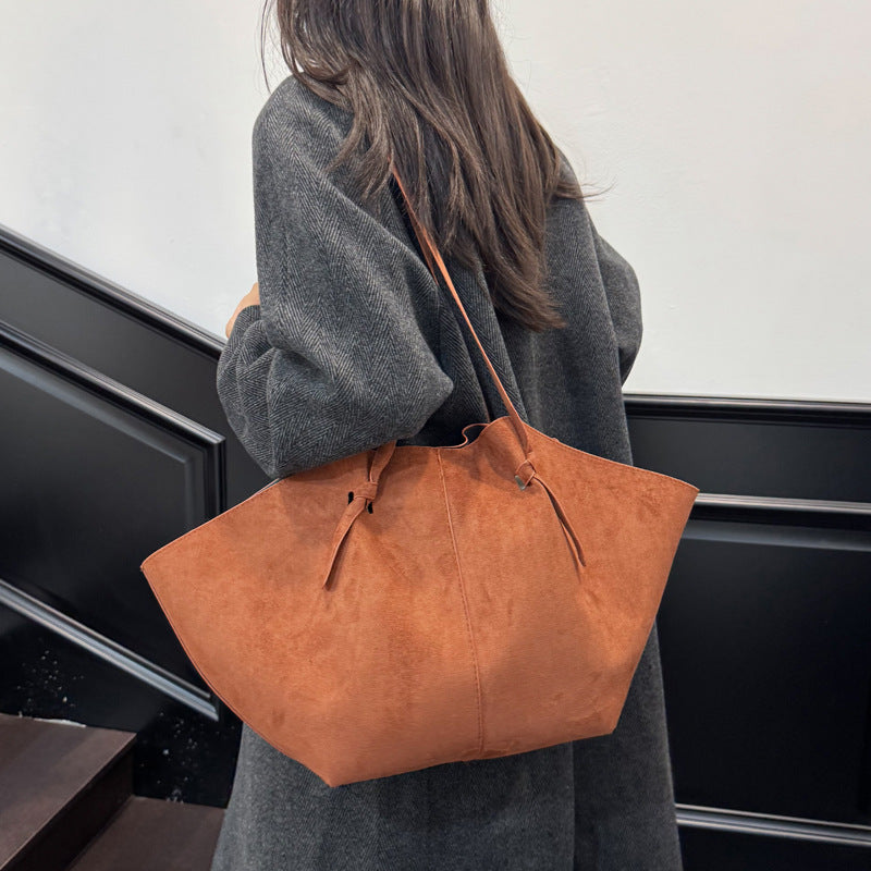 Zamszowa torba oversize