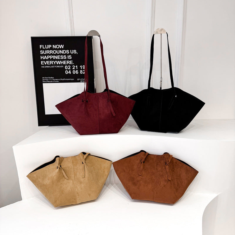 Zamszowa torba oversize