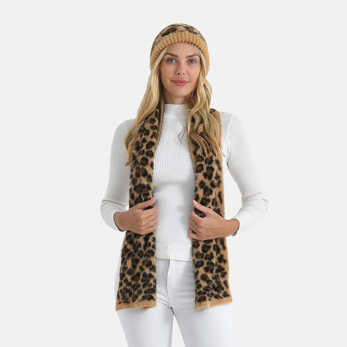 Zestaw damski Styled By: szalik i czapka w panterkę – 2-częściowe akcesoria zimowe