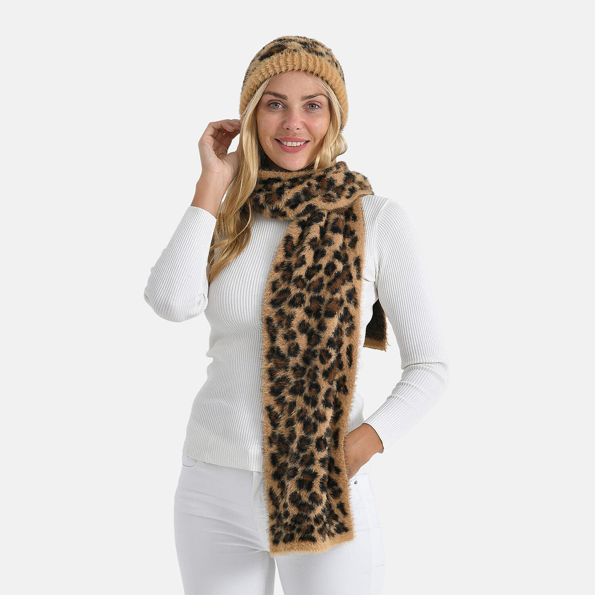Zestaw damski Styled By: szalik i czapka w panterkę – 2-częściowe akcesoria zimowe
