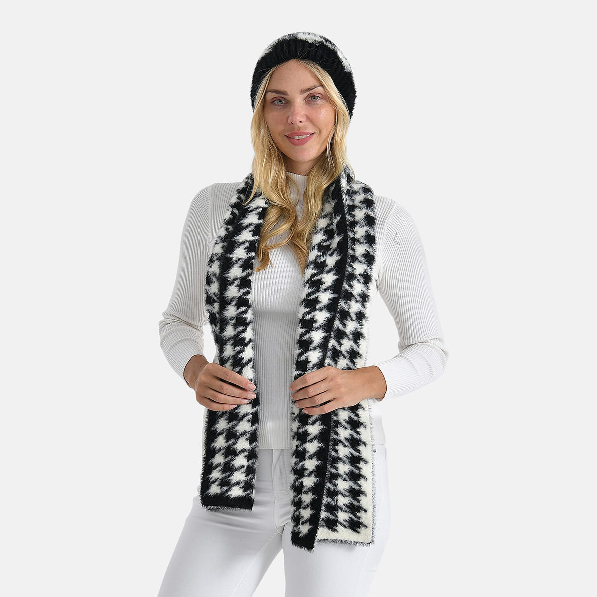 Zestaw damski Styled By: szalik i czapka w panterkę – 2-częściowe akcesoria zimowe