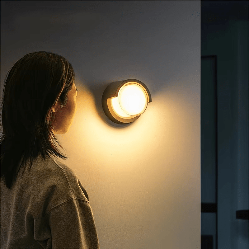 Zewnętrzna lampa ścienna | Zintegrowana dioda LED w ciepłej bieli | Odporna na warunki atmosferyczne